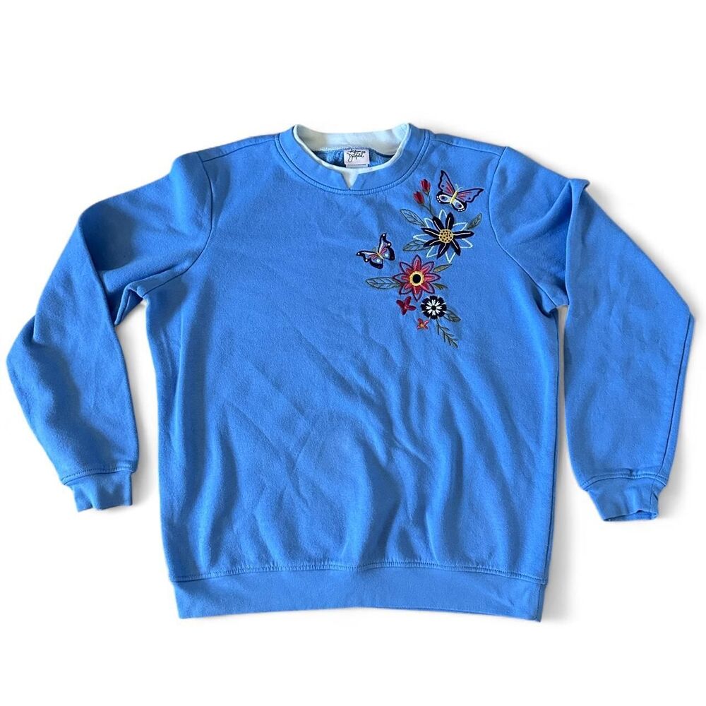 VTG Grandmacore Cottagecore Baby Blue Embroidered Sweater Medium